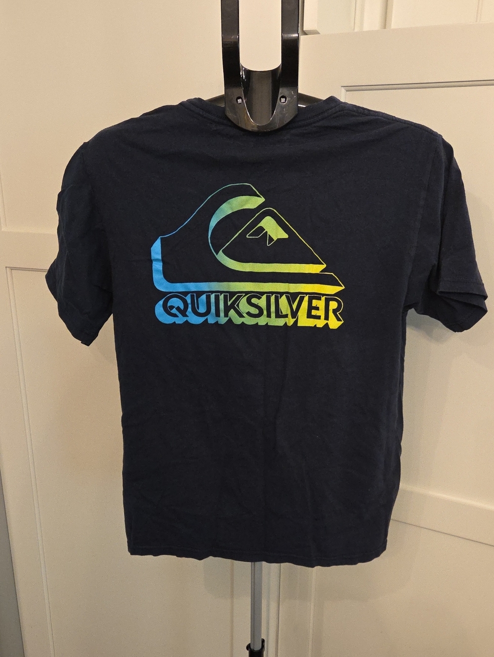 Quiksilver Navy Short-Sleeve Tee with Blue-Green-Yellow Logo Size Medium